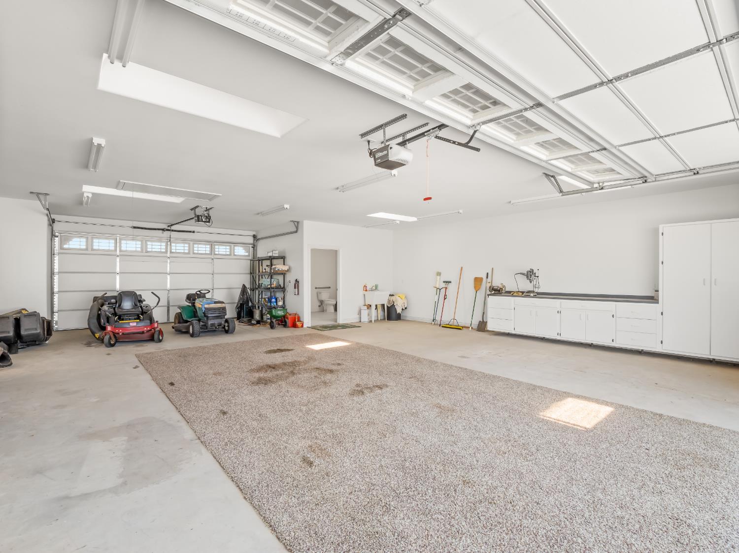 16389 Monreal Rd, Madera, CA 93636