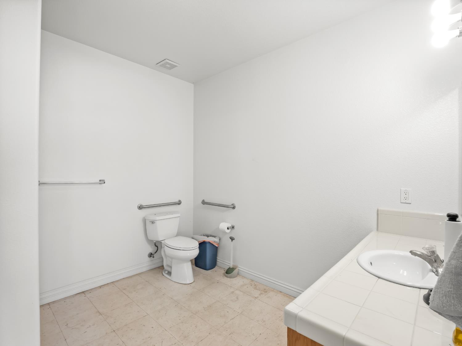 16389 Monreal Rd, Madera, CA 93636