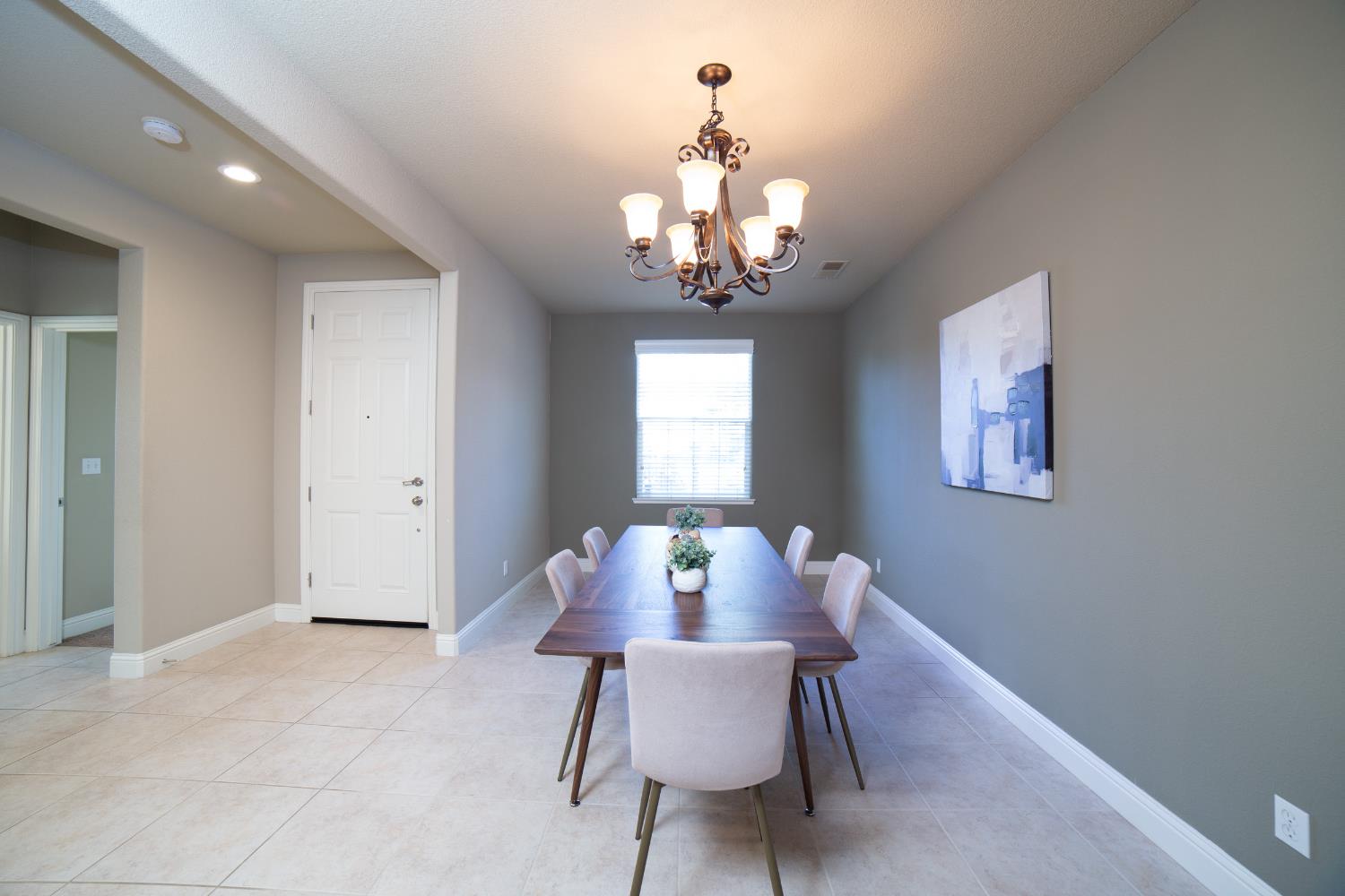 3350 Buckingham Ave, Clovis, CA 93619