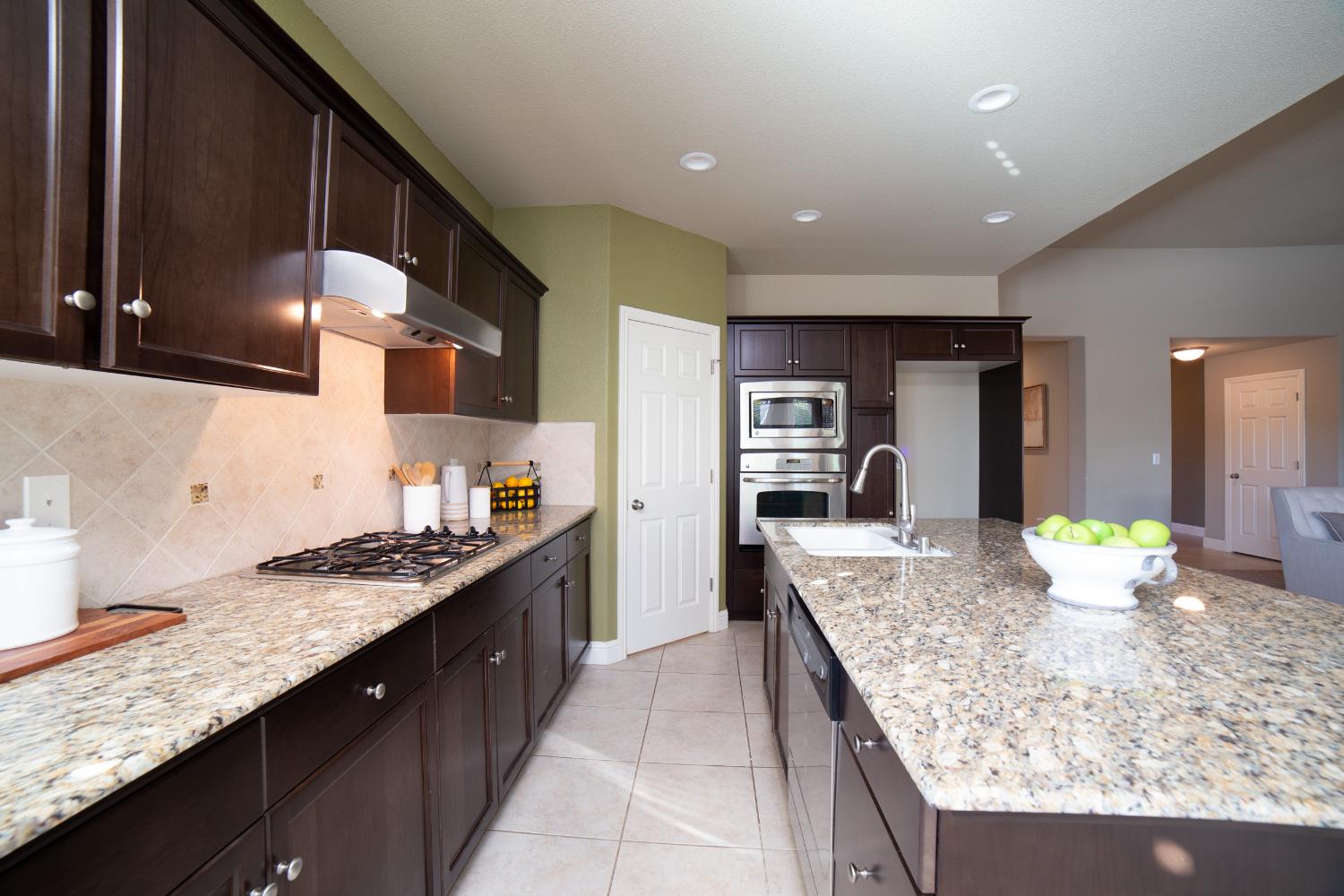 3350 Buckingham Ave, Clovis, CA 93619