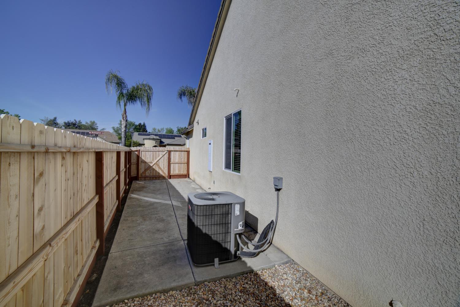 3350 Buckingham Ave, Clovis, CA 93619