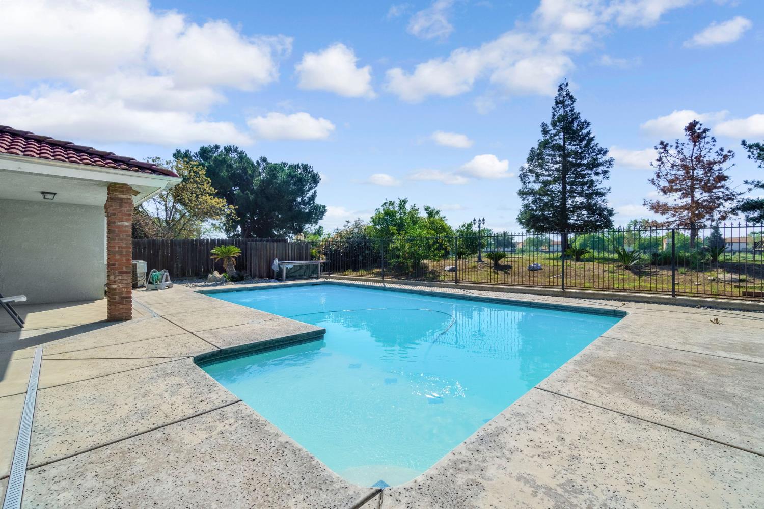 2436 Trevor Ct, Madera, CA 93637