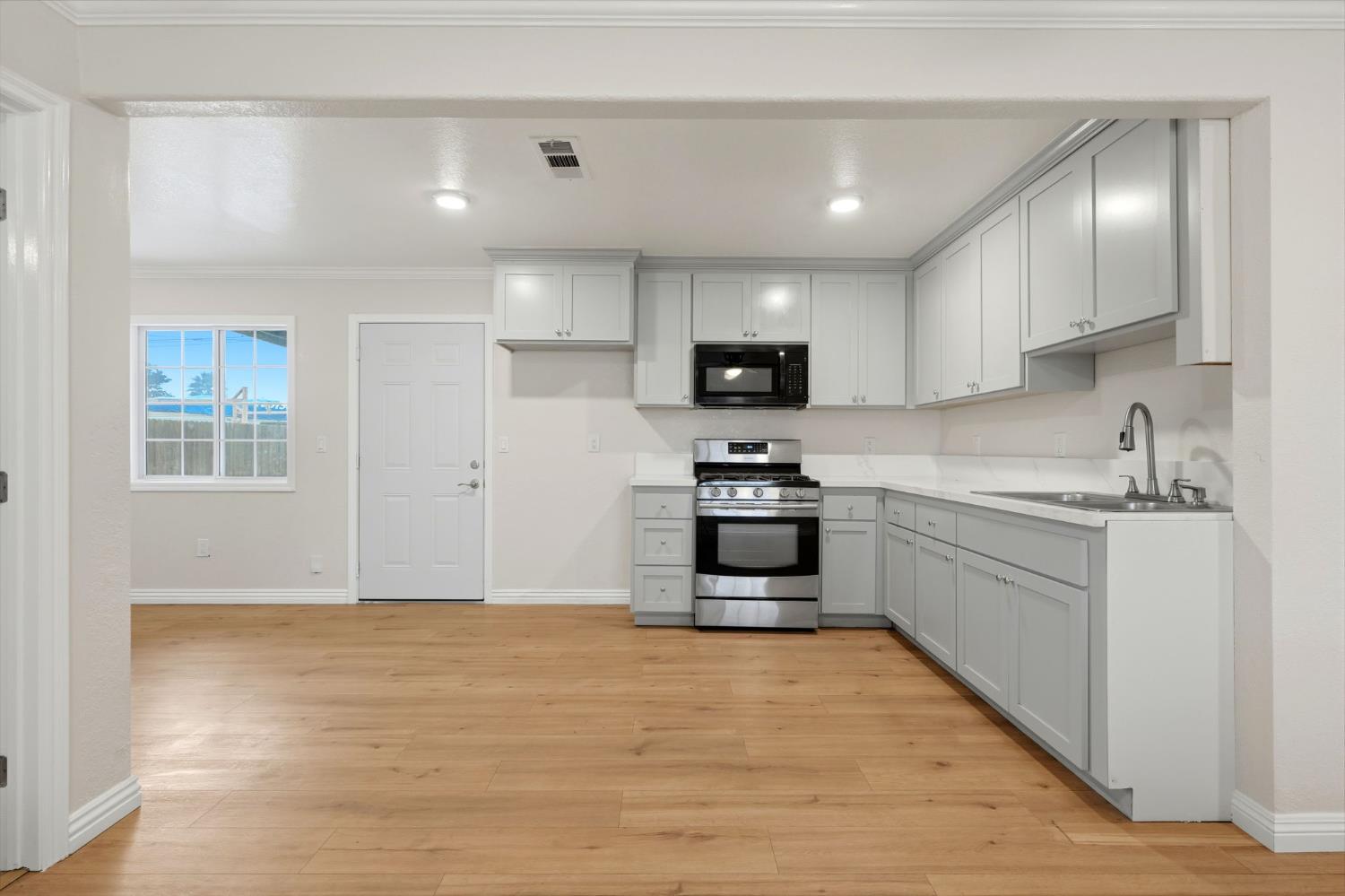 8651 E Khan St, Selma, CA 93662