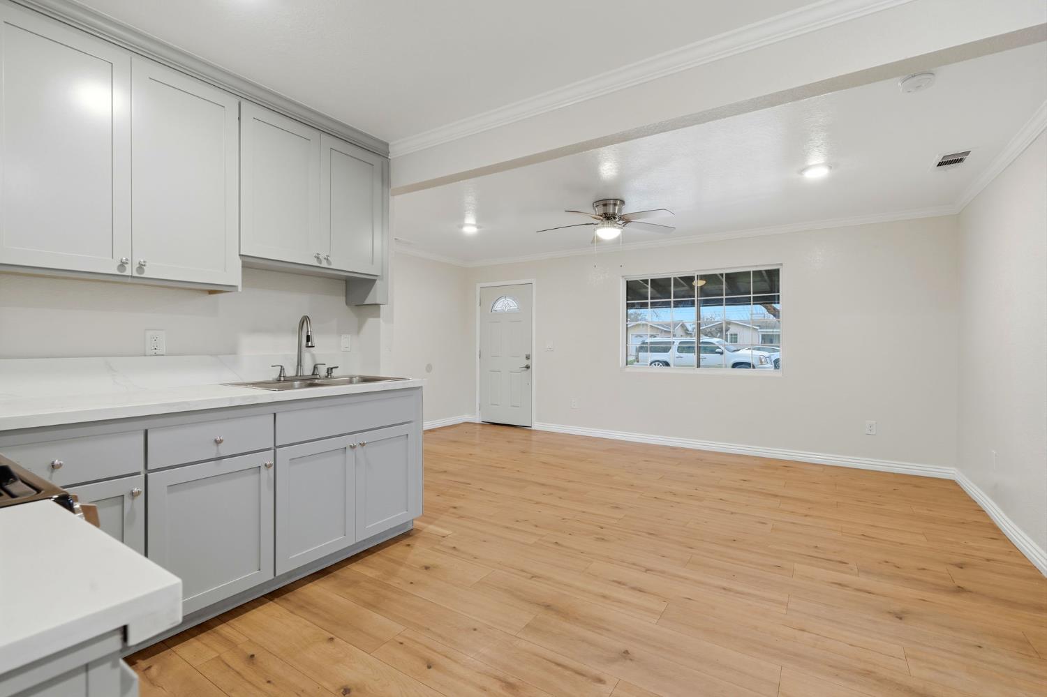 8651 E Khan St, Selma, CA 93662