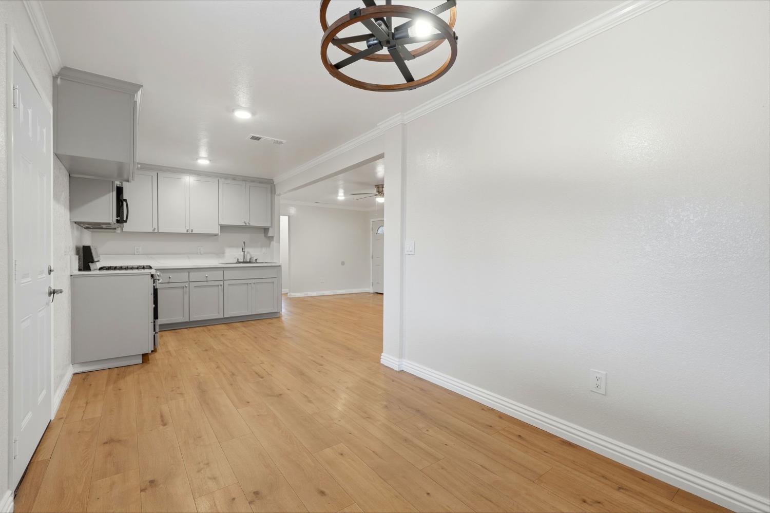 8651 E Khan St, Selma, CA 93662