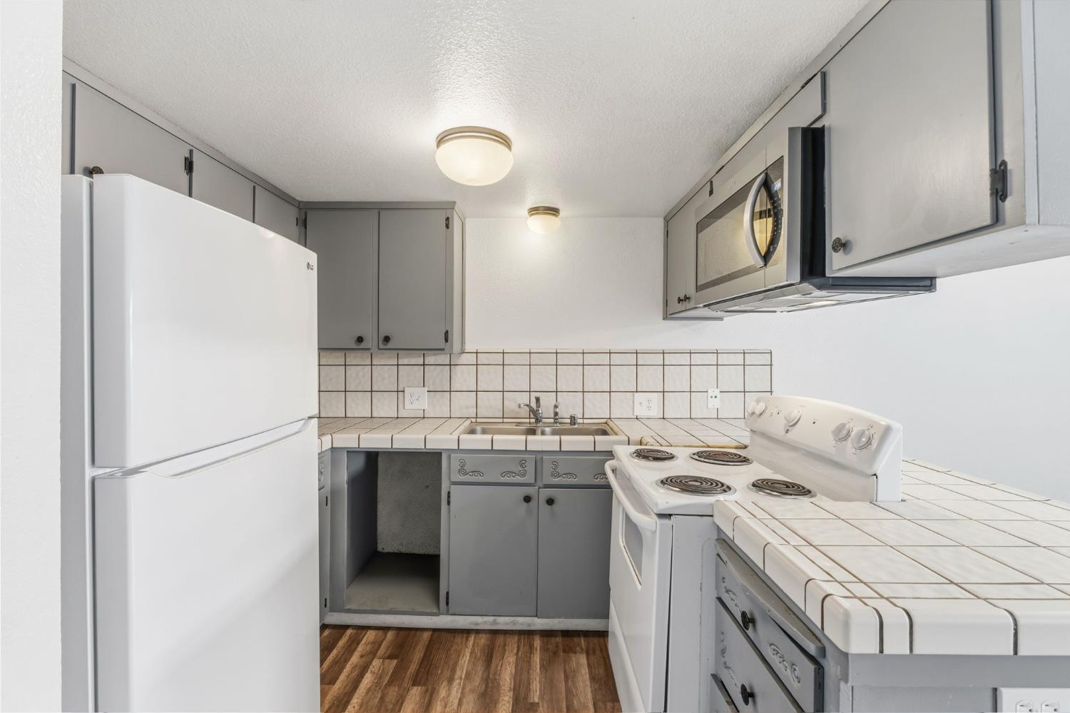 50 N 19Th Ave #A-F, Lemoore, CA 93245