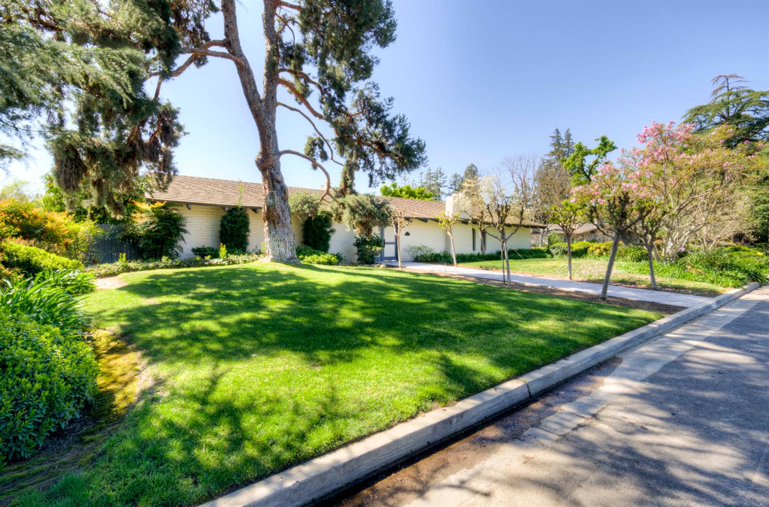 2331 W Celeste Ave, Fresno, CA 93711