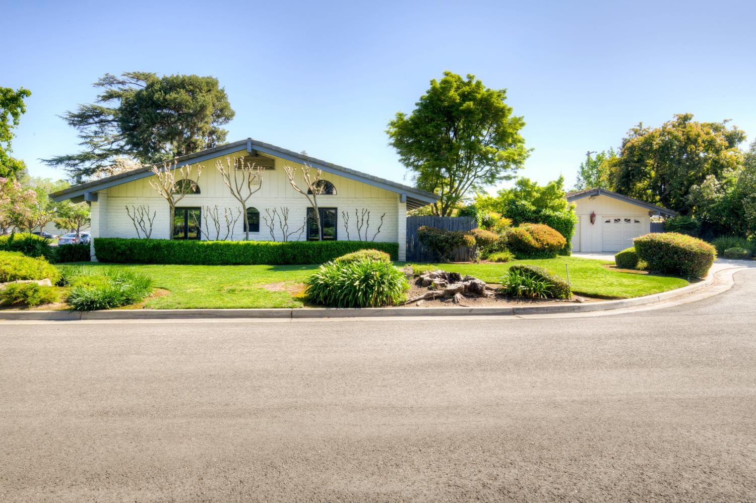 2331 W Celeste Ave, Fresno, CA 93711