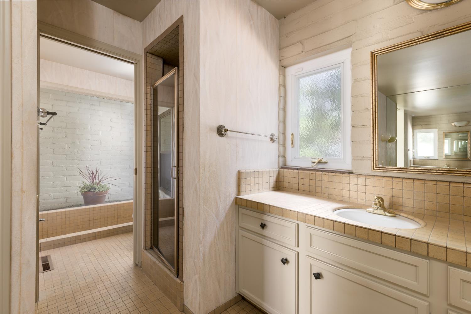 2331 W Celeste Ave, Fresno, CA 93711