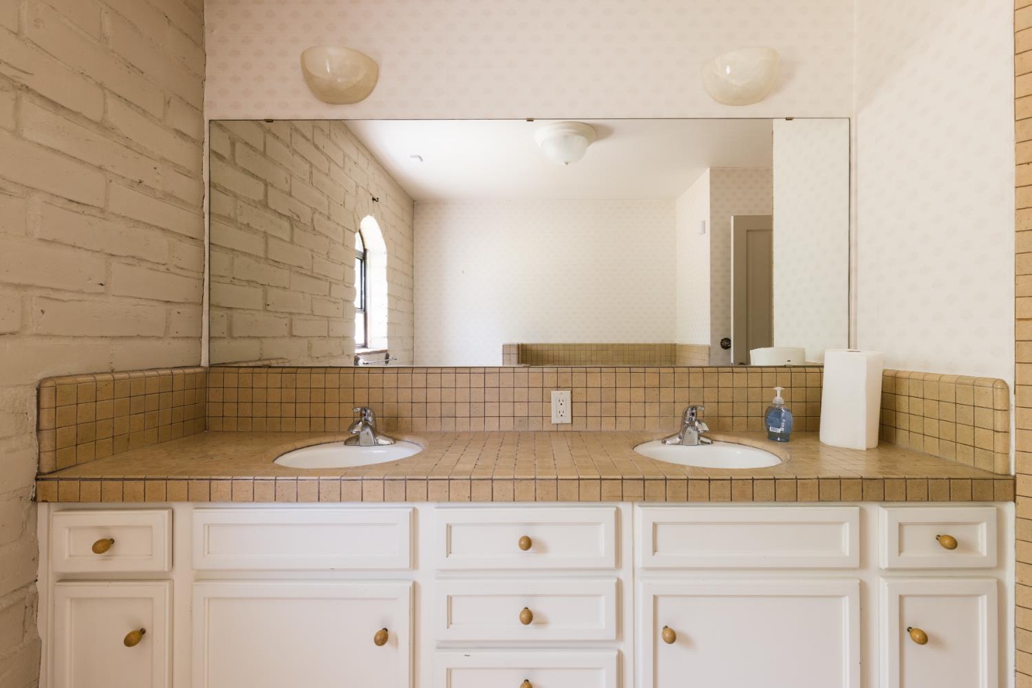 2331 W Celeste Ave, Fresno, CA 93711