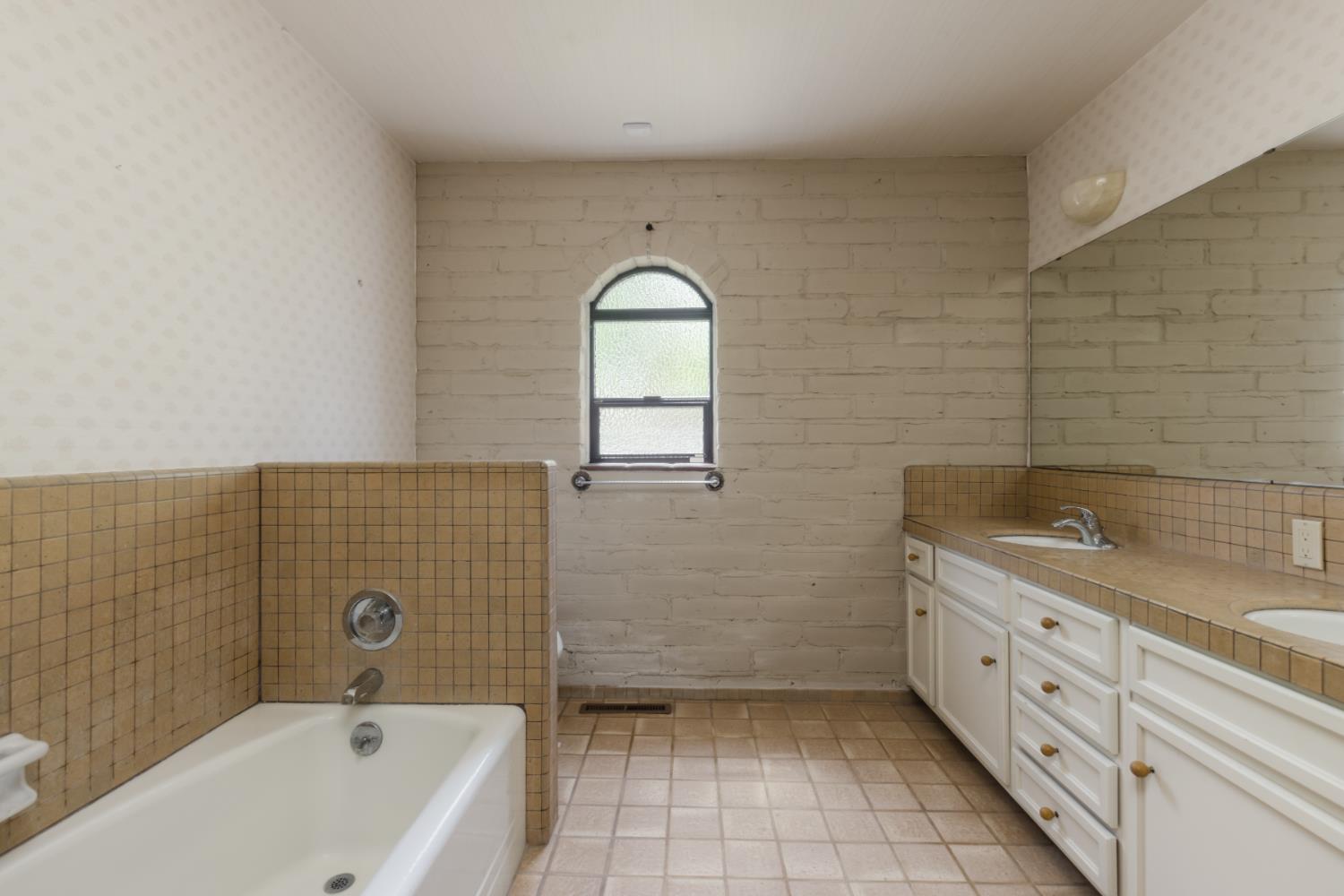 2331 W Celeste Ave, Fresno, CA 93711