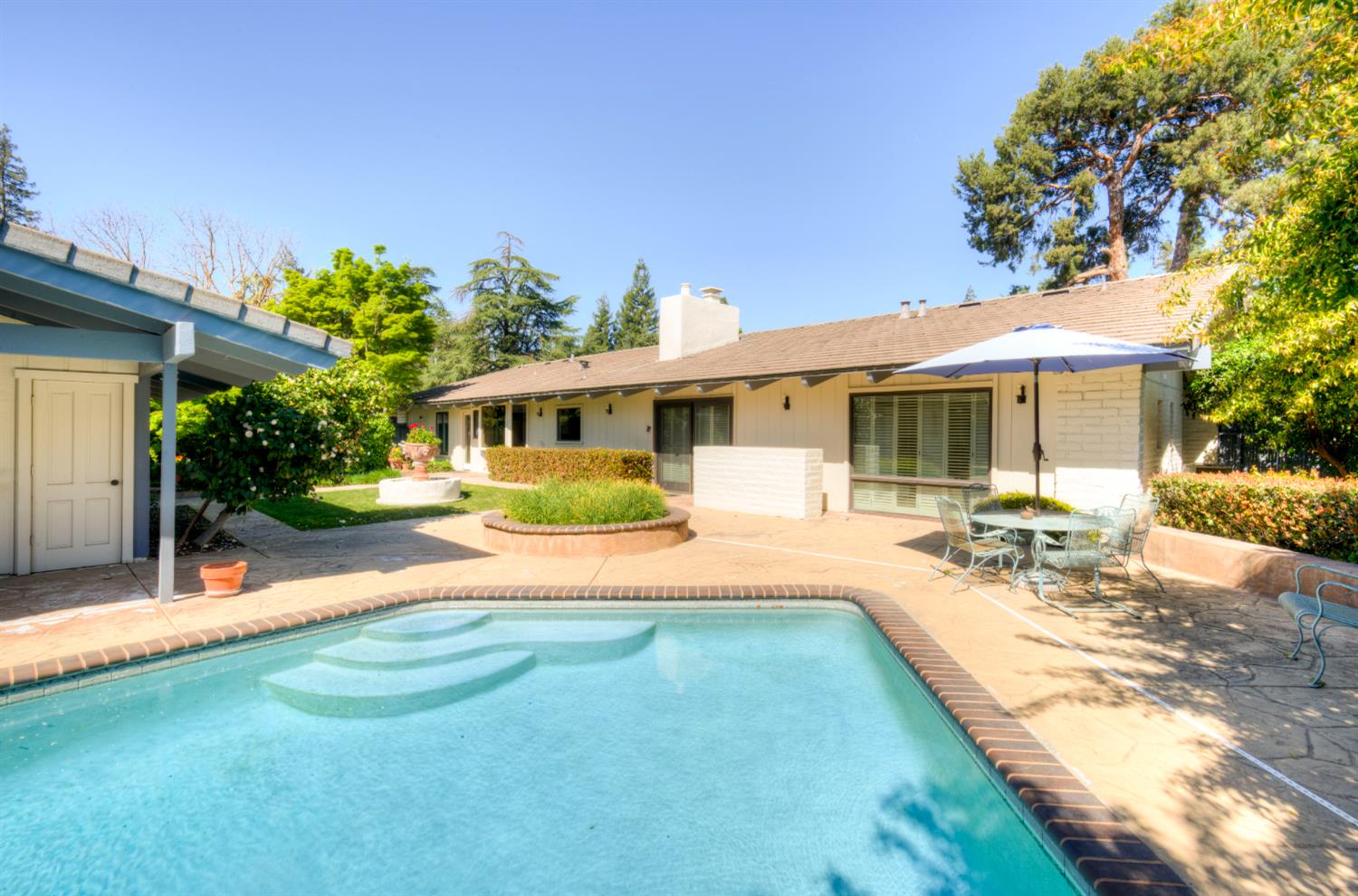 2331 W Celeste Ave, Fresno, CA 93711