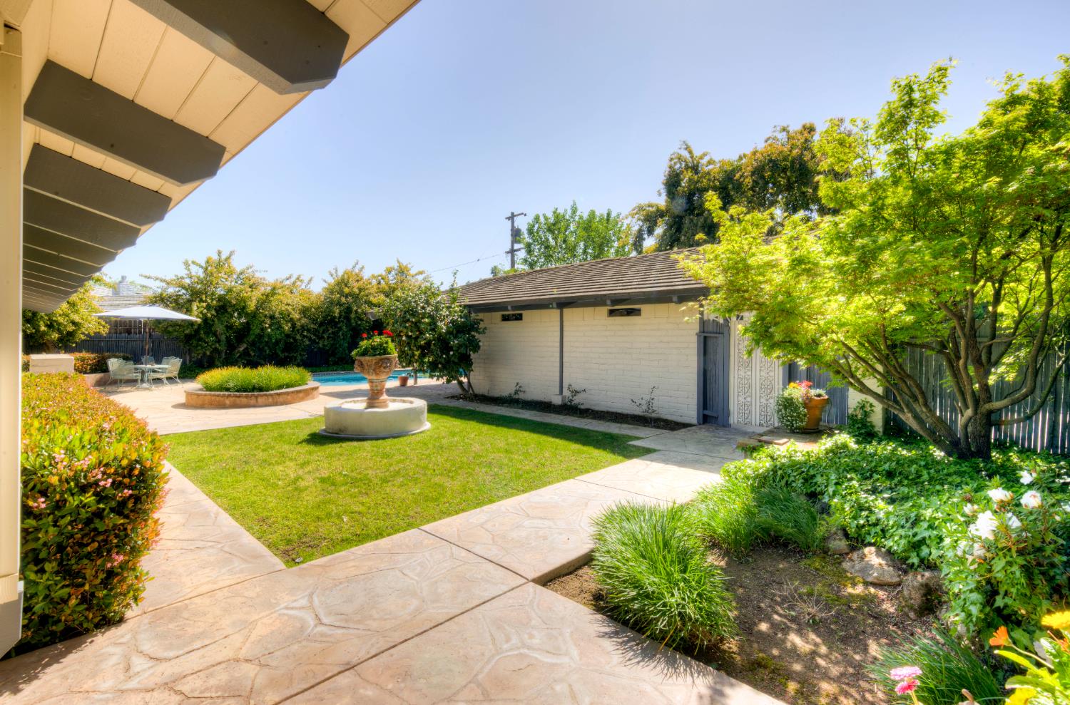 2331 W Celeste Ave, Fresno, CA 93711