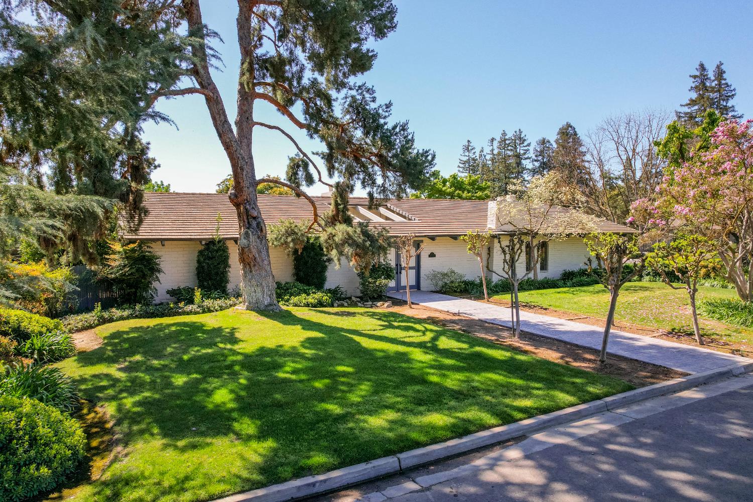 2331 W Celeste Ave, Fresno, CA 93711