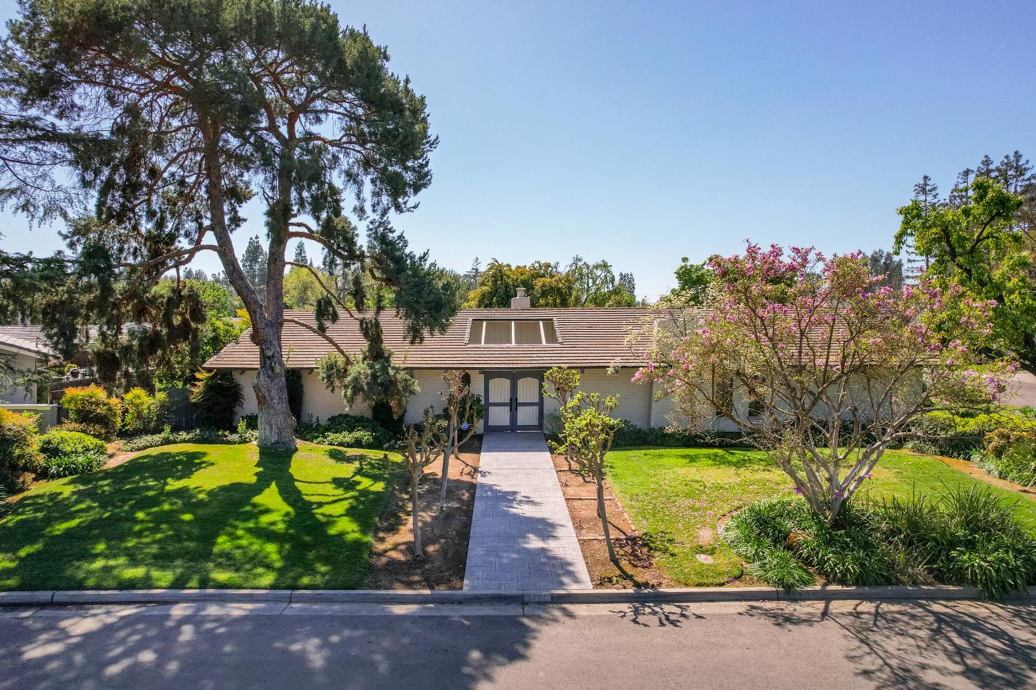 2331 W Celeste Ave, Fresno, CA 93711