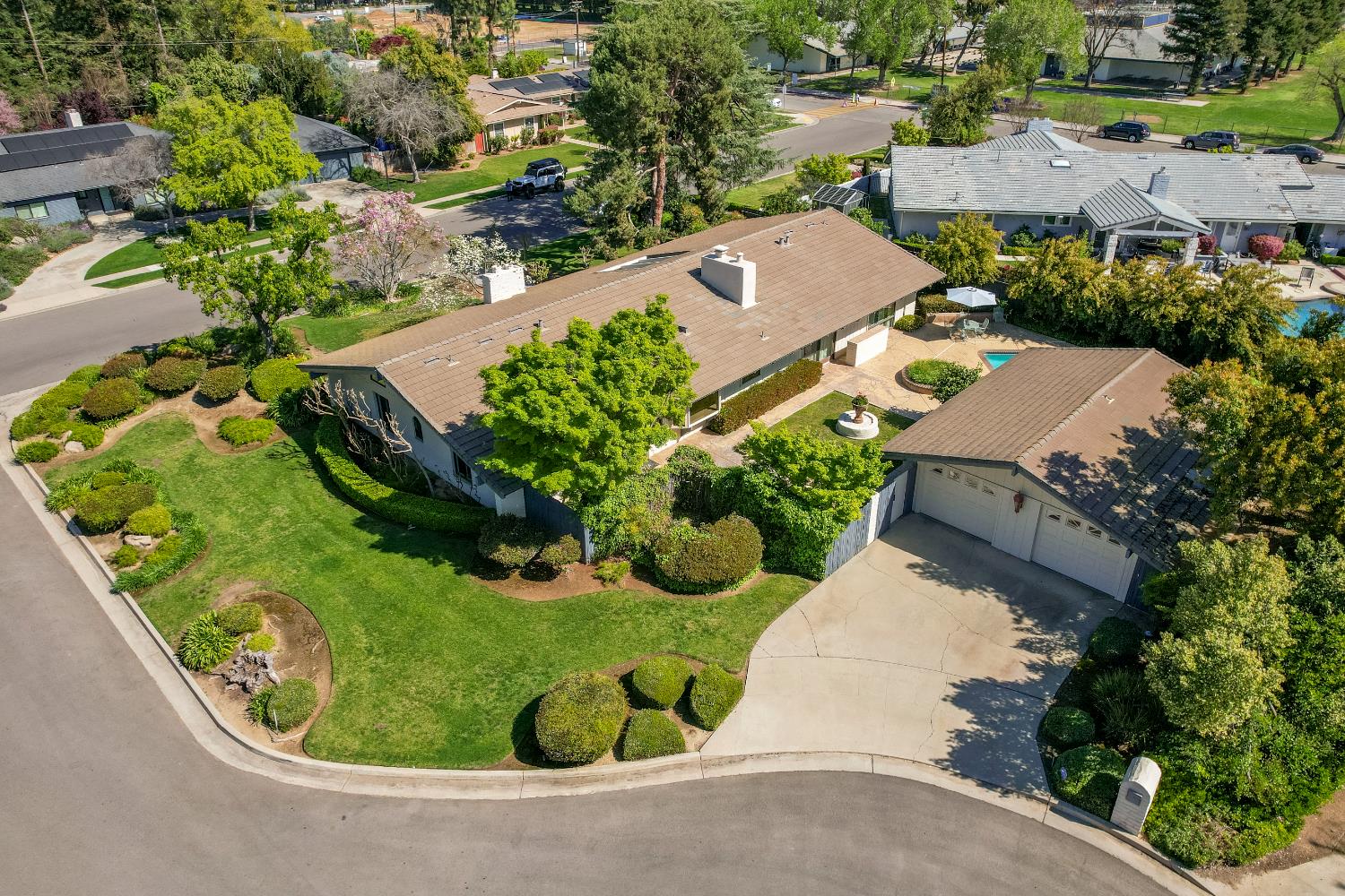 2331 W Celeste Ave, Fresno, CA 93711