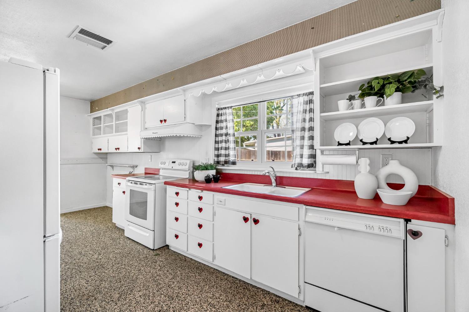 753 W Floradora Ave, Fresno, CA 93728