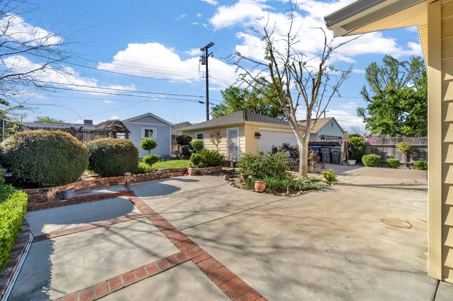 753 W Floradora Ave, Fresno, CA 93728