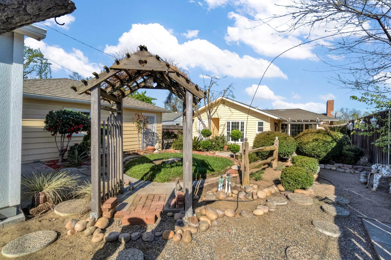 753 W Floradora Ave, Fresno, CA 93728