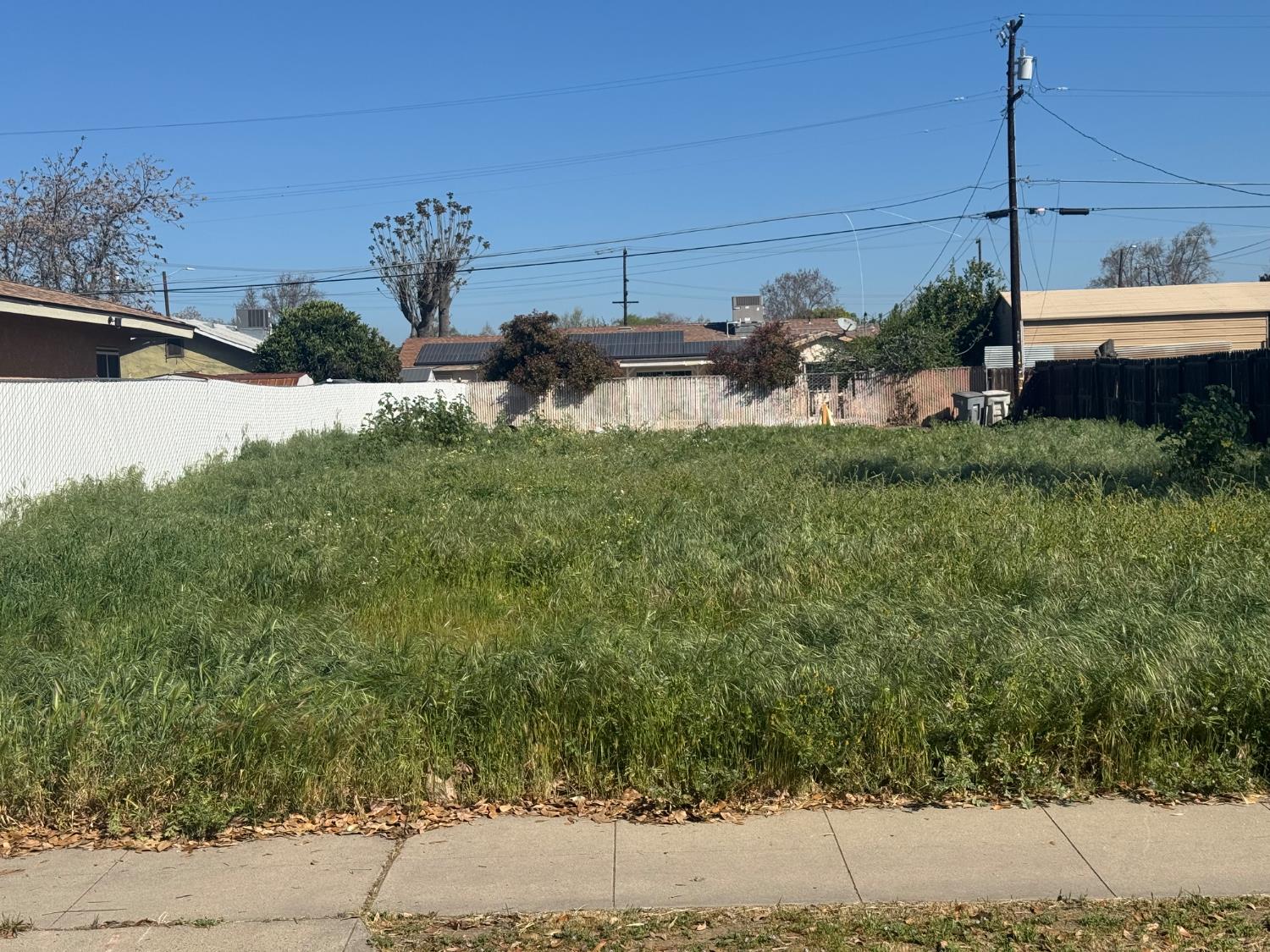 47 E Amador St, Fresno, CA 93706