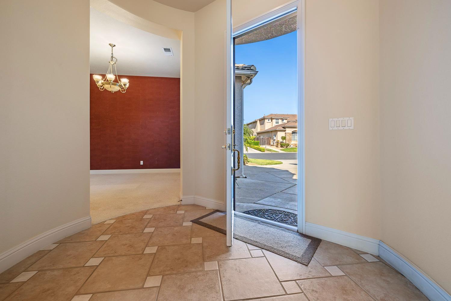 9680 N Willey Ct, Fresno, CA 93720