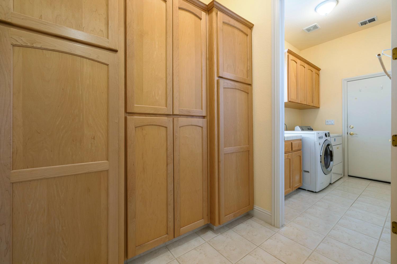 9680 N Willey Ct, Fresno, CA 93720