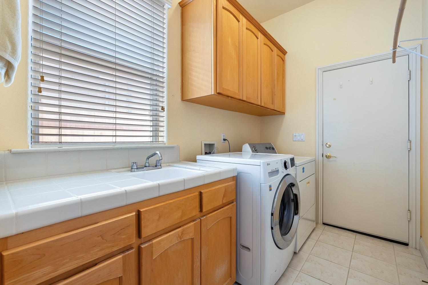 9680 N Willey Ct, Fresno, CA 93720