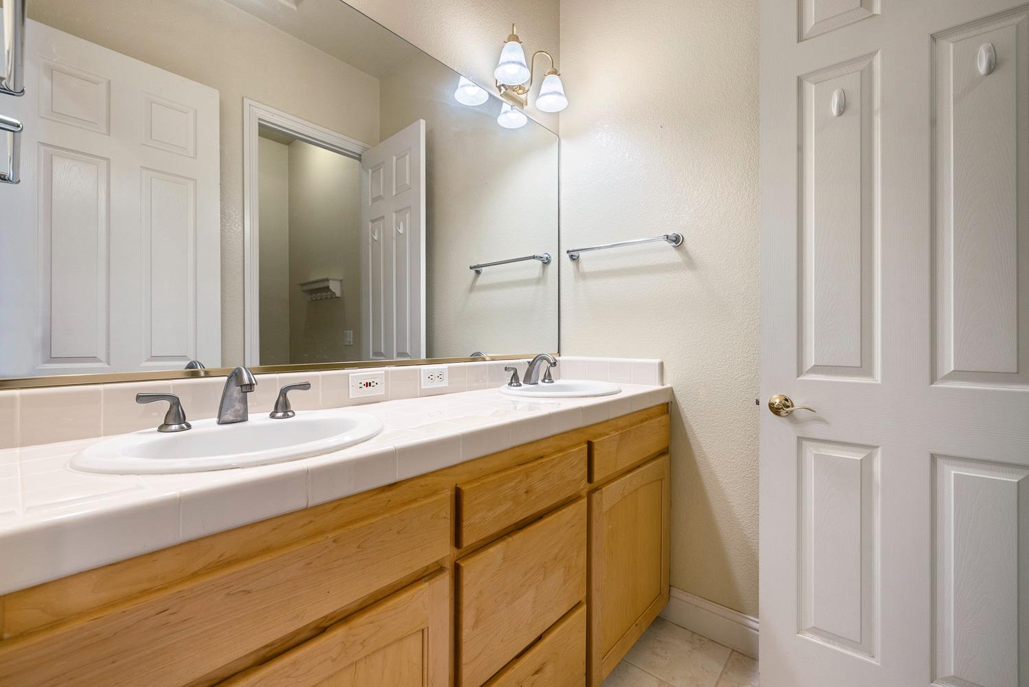 9680 N Willey Ct, Fresno, CA 93720