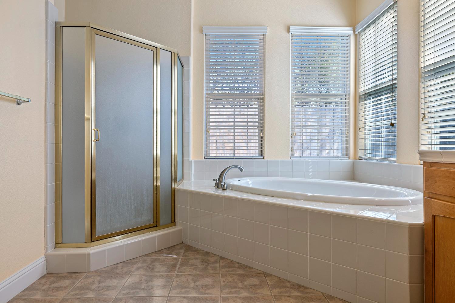 9680 N Willey Ct, Fresno, CA 93720