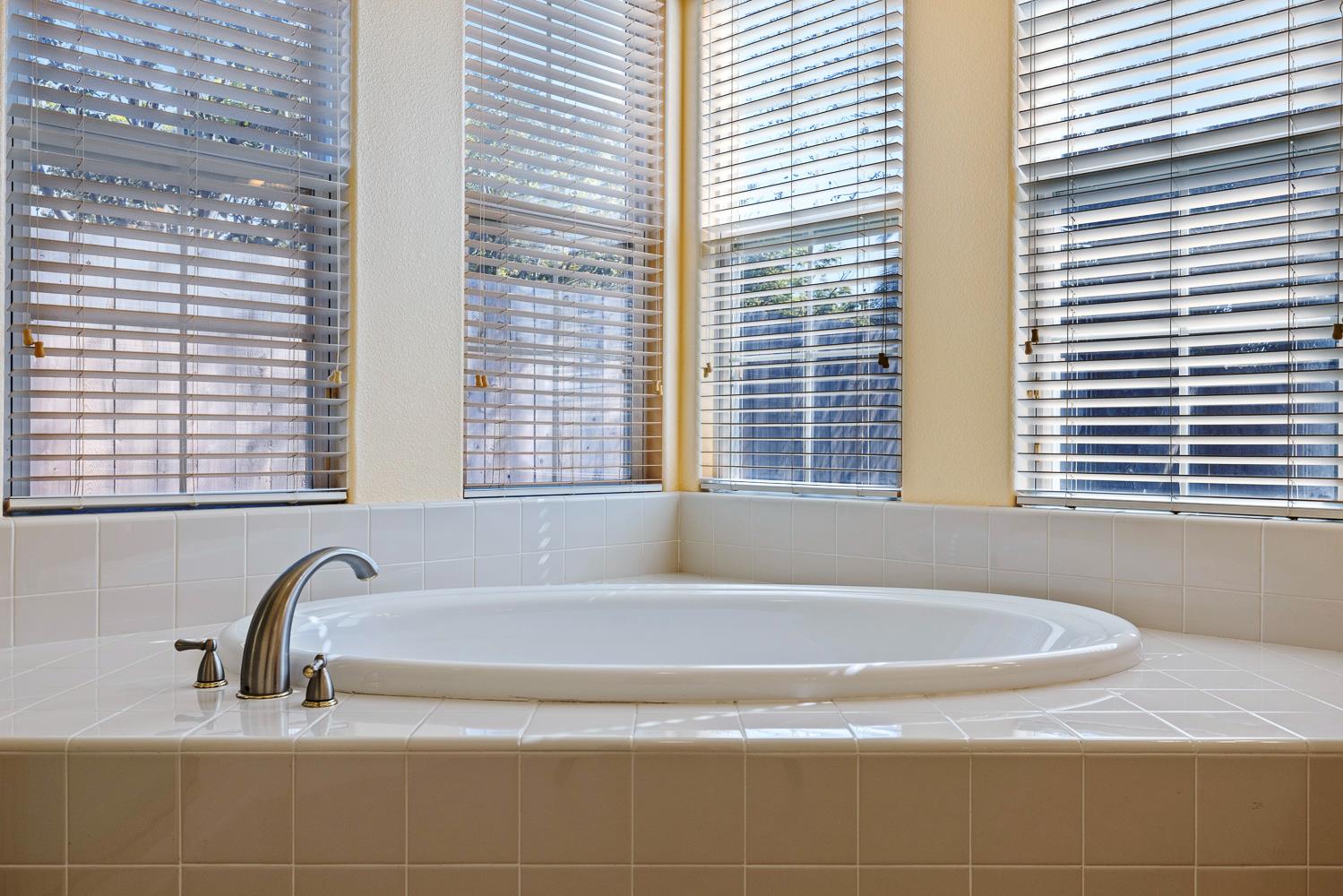 9680 N Willey Ct, Fresno, CA 93720