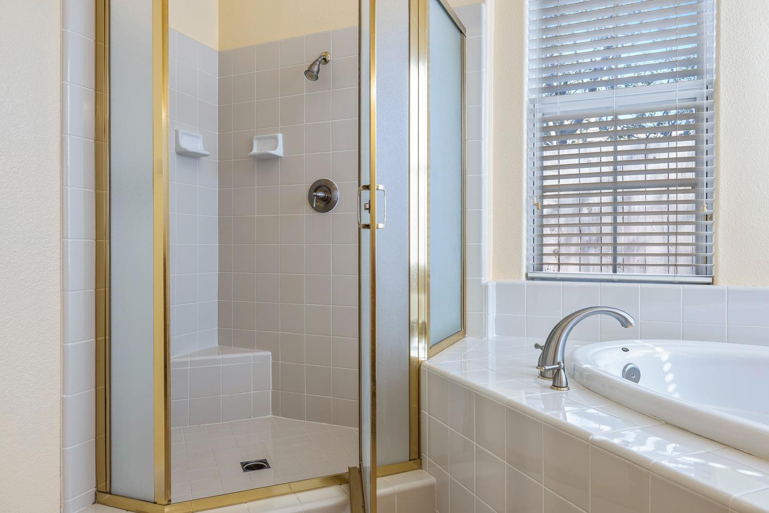 9680 N Willey Ct, Fresno, CA 93720