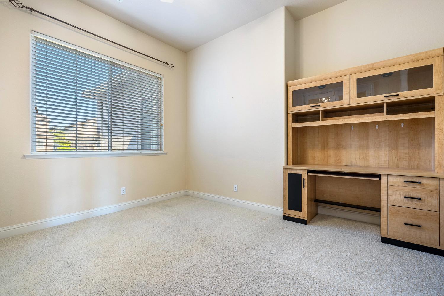 9680 N Willey Ct, Fresno, CA 93720