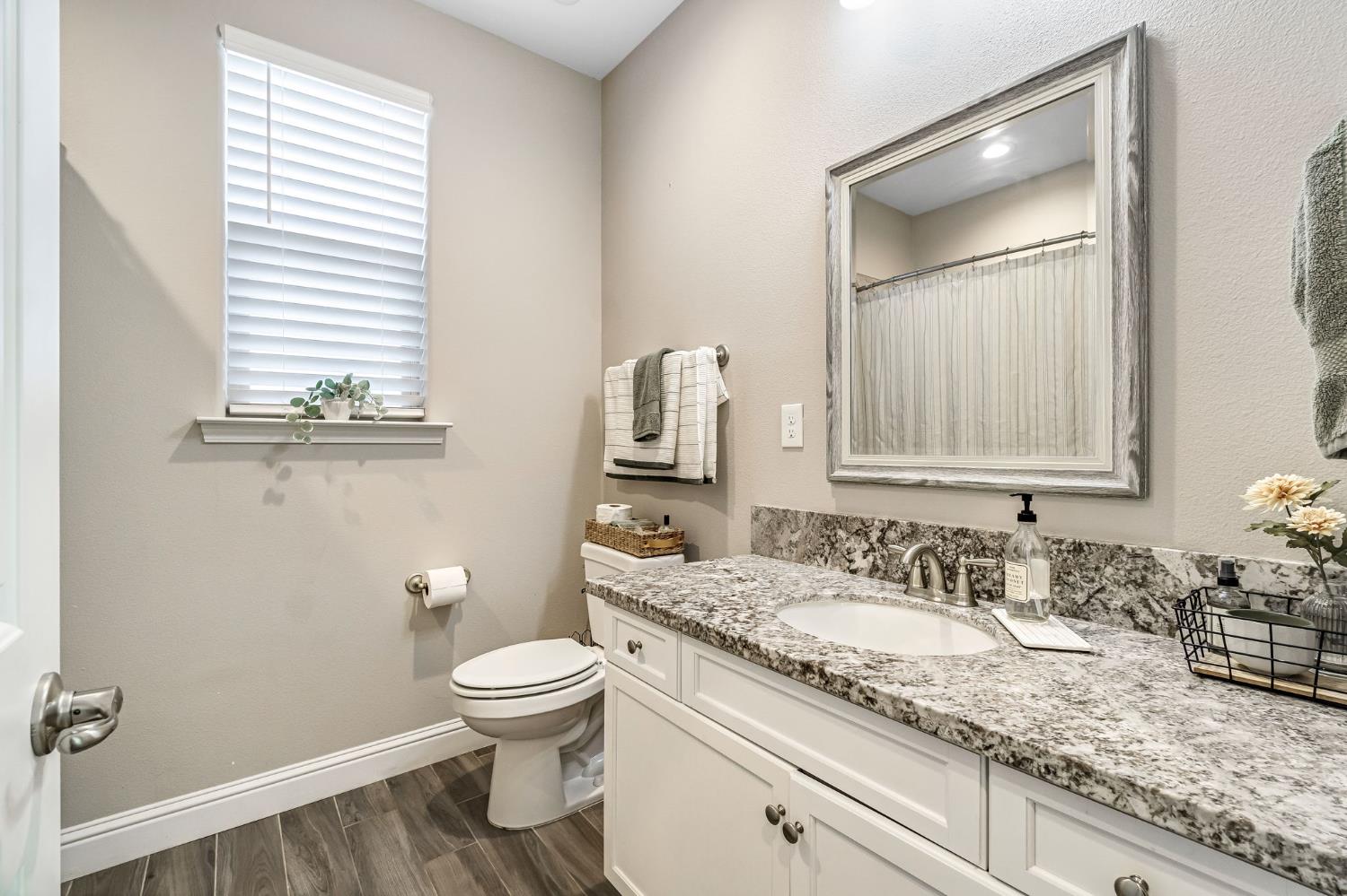 635 St Julien Dr, Madera, CA 93637