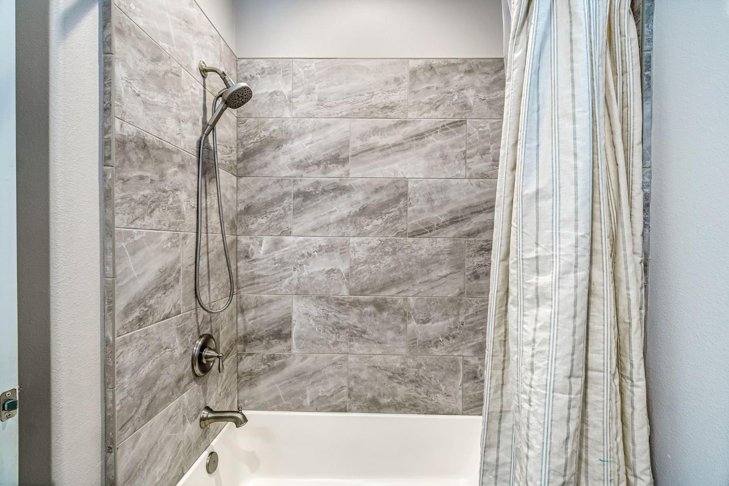 635 St Julien Dr, Madera, CA 93637