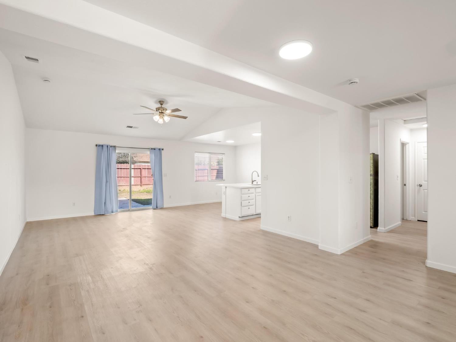 4068 W Weldon Ave, Fresno, CA 93722