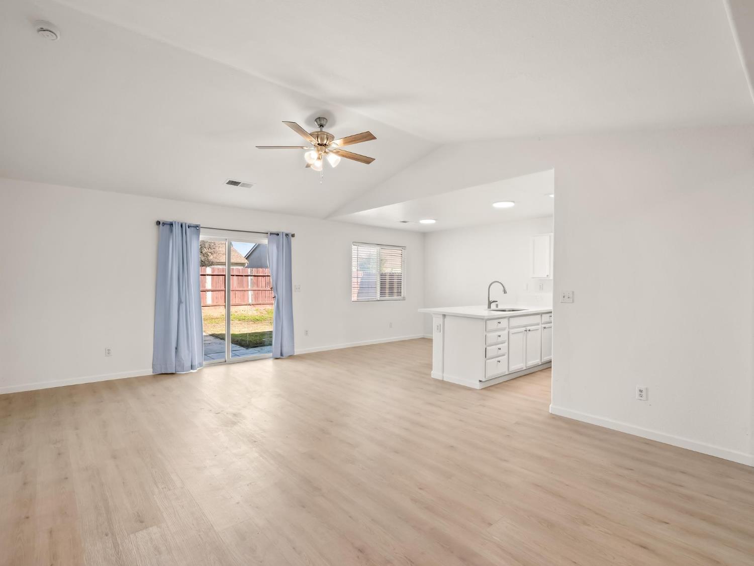 4068 W Weldon Ave, Fresno, CA 93722