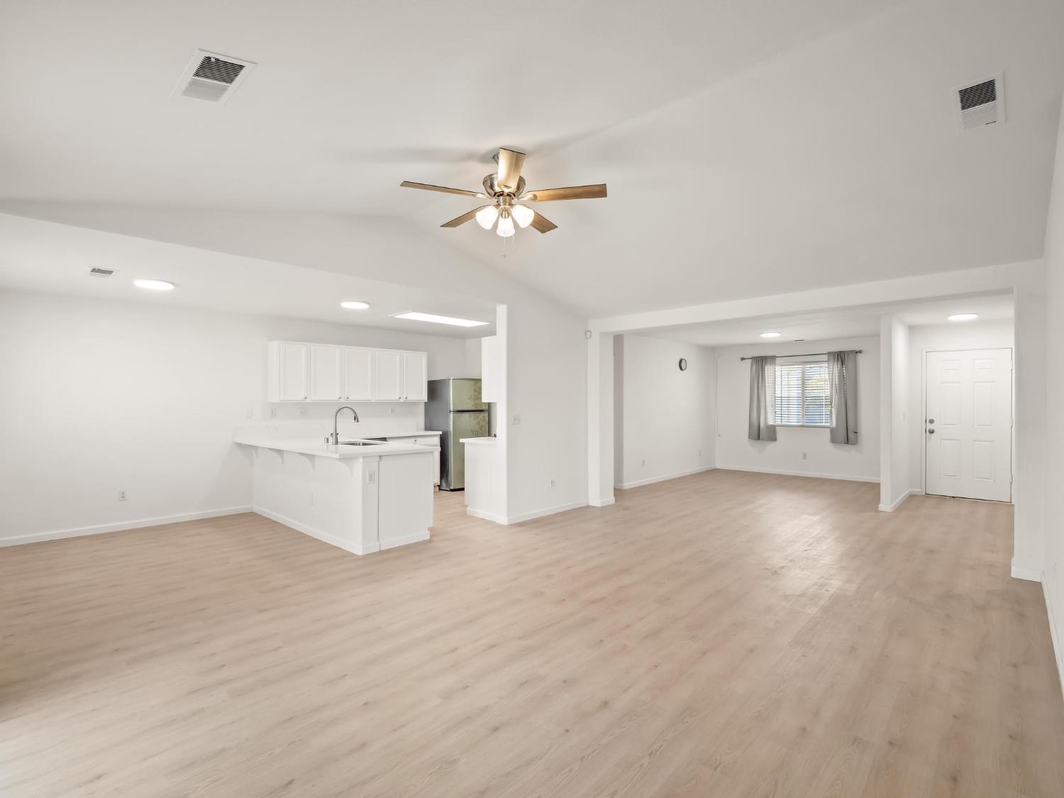 4068 W Weldon Ave, Fresno, CA 93722