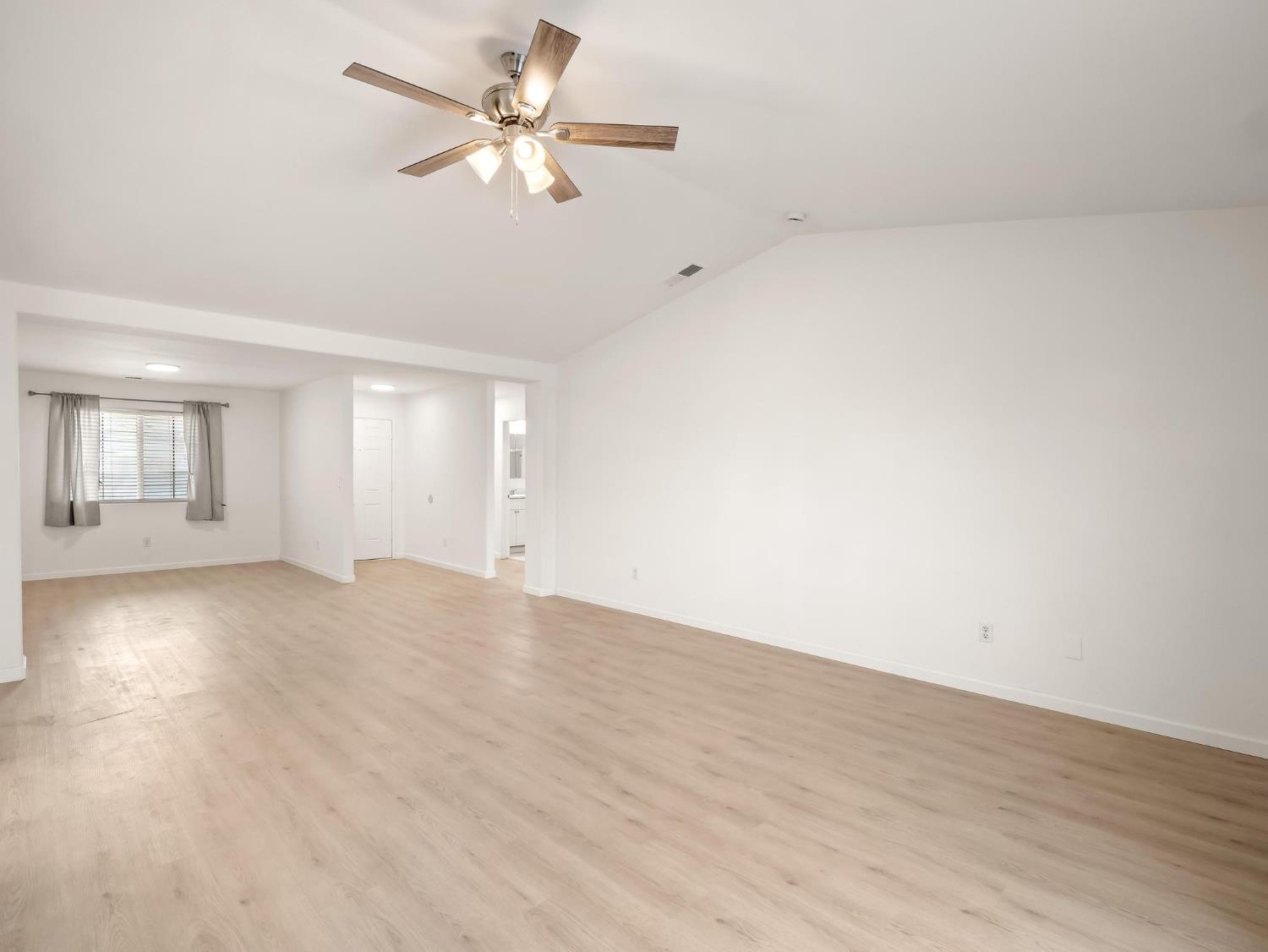 4068 W Weldon Ave, Fresno, CA 93722