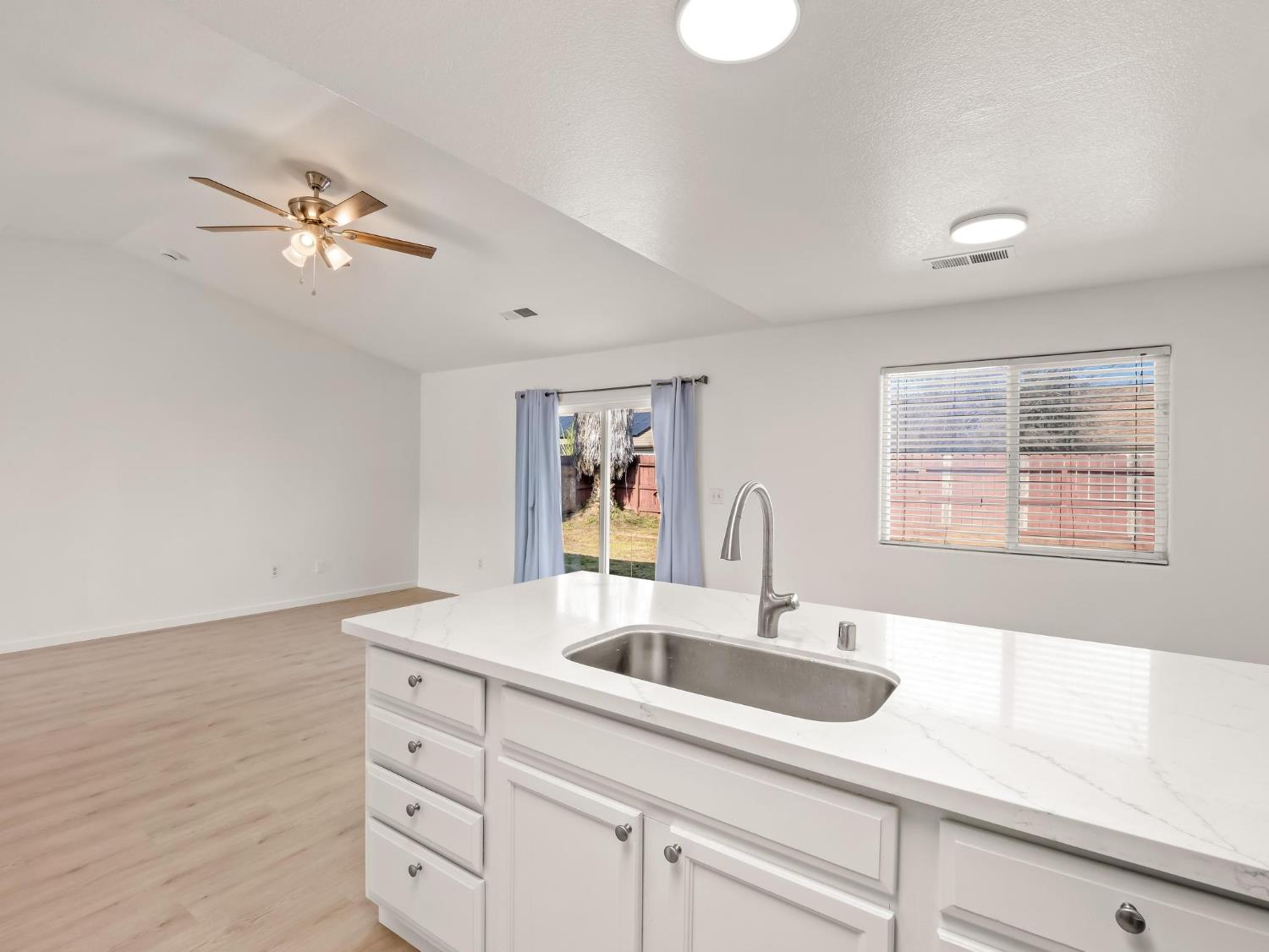 4068 W Weldon Ave, Fresno, CA 93722