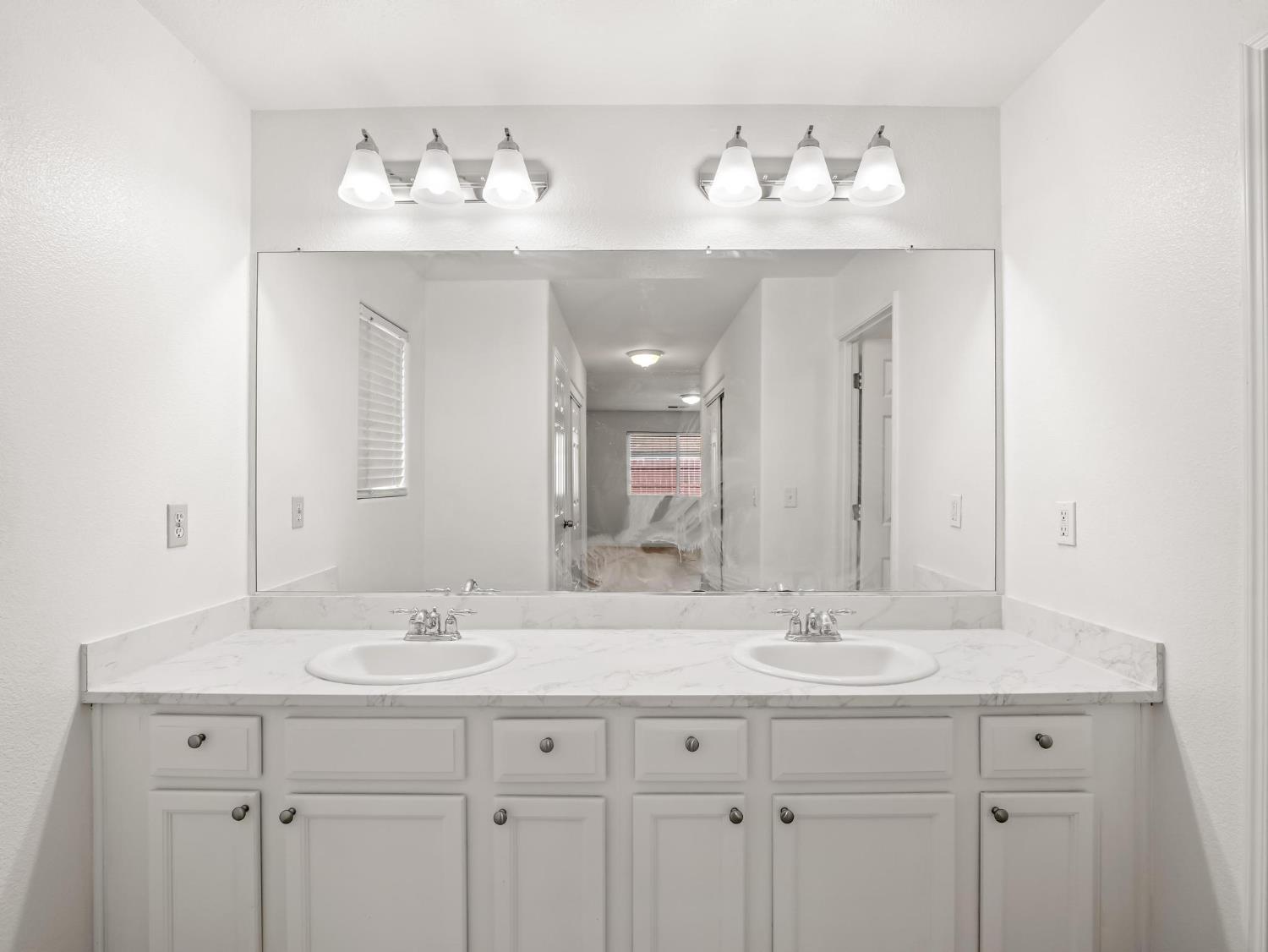 4068 W Weldon Ave, Fresno, CA 93722