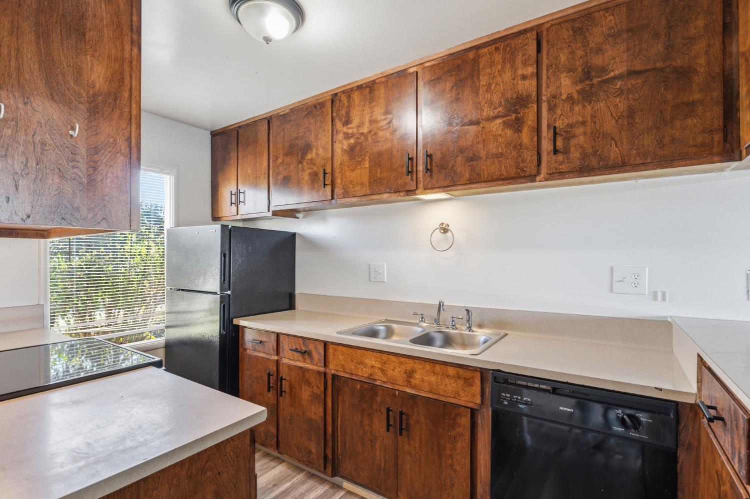 175 S 19Th Ave, Lemoore, CA 93245