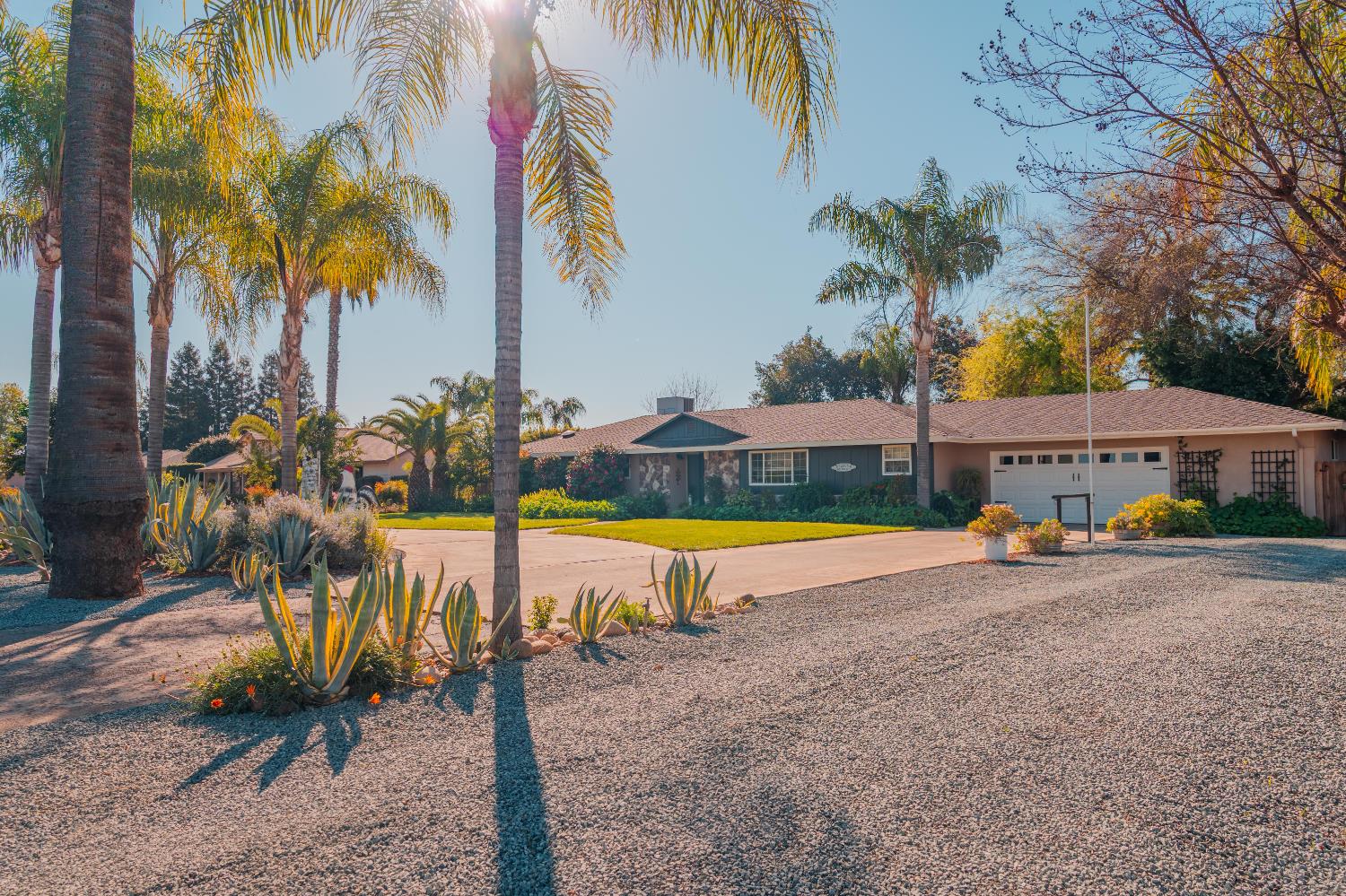 915 S Strathmore Ave #N, Lindsay, CA 93274