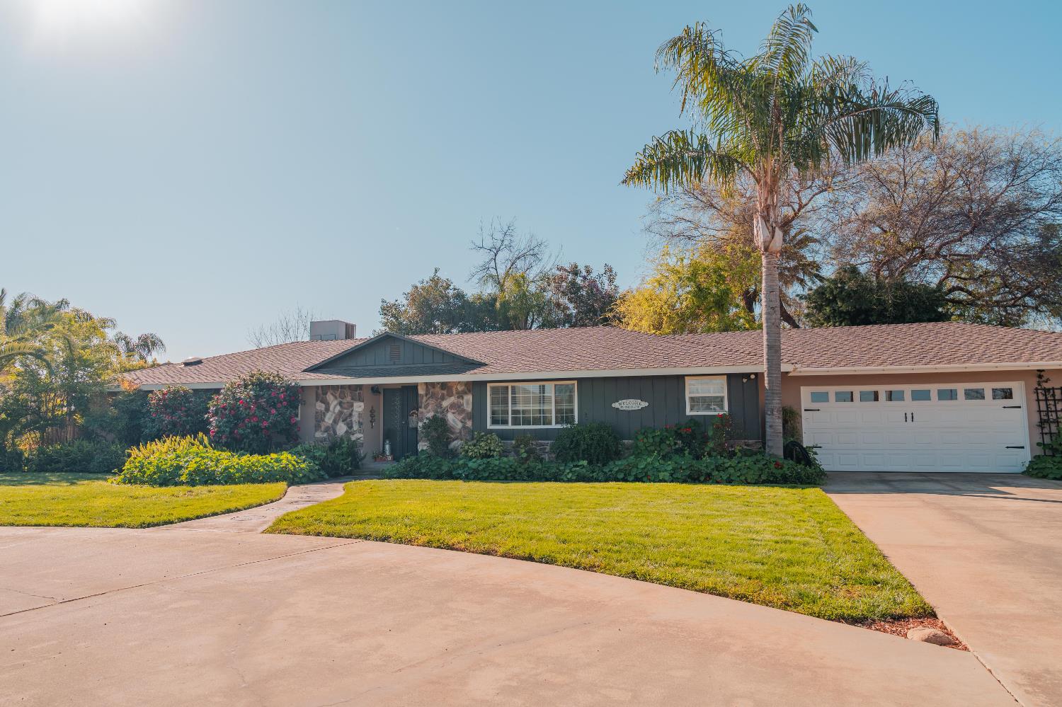 915 S Strathmore Ave #N, Lindsay, CA 93274