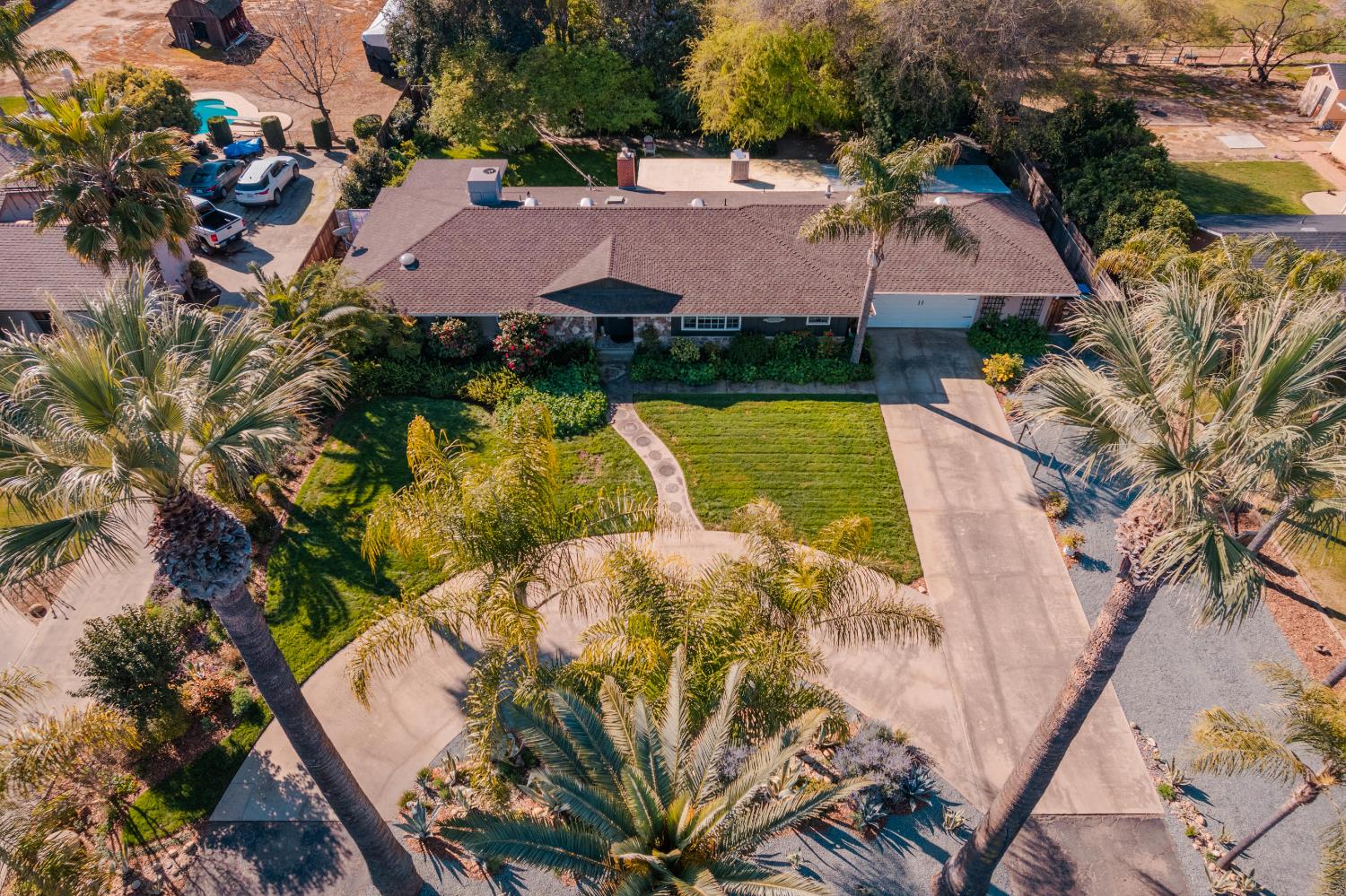 915 S Strathmore Ave #N, Lindsay, CA 93274