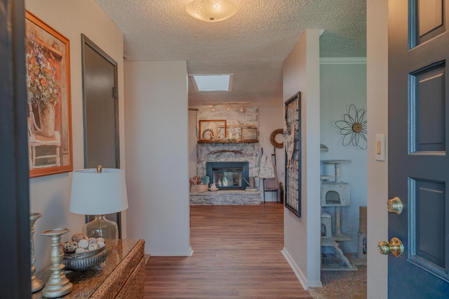 915 S Strathmore Ave #N, Lindsay, CA 93274