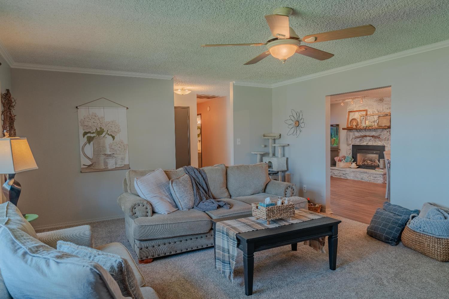 915 S Strathmore Ave #N, Lindsay, CA 93274