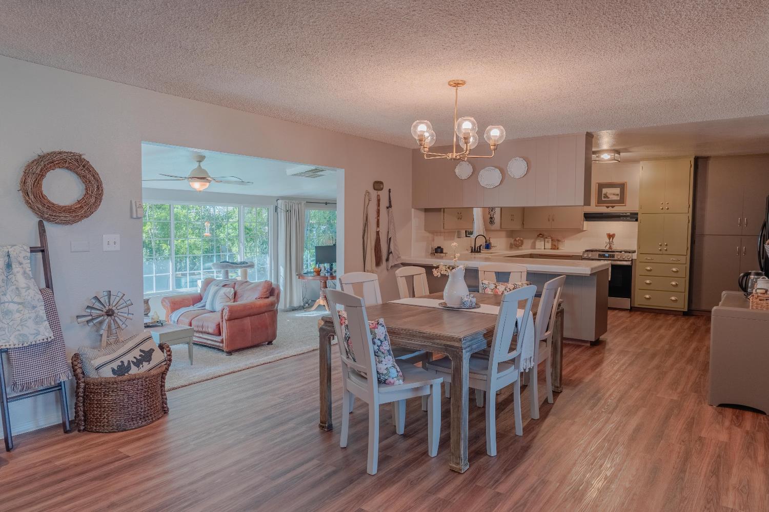 915 S Strathmore Ave #N, Lindsay, CA 93274