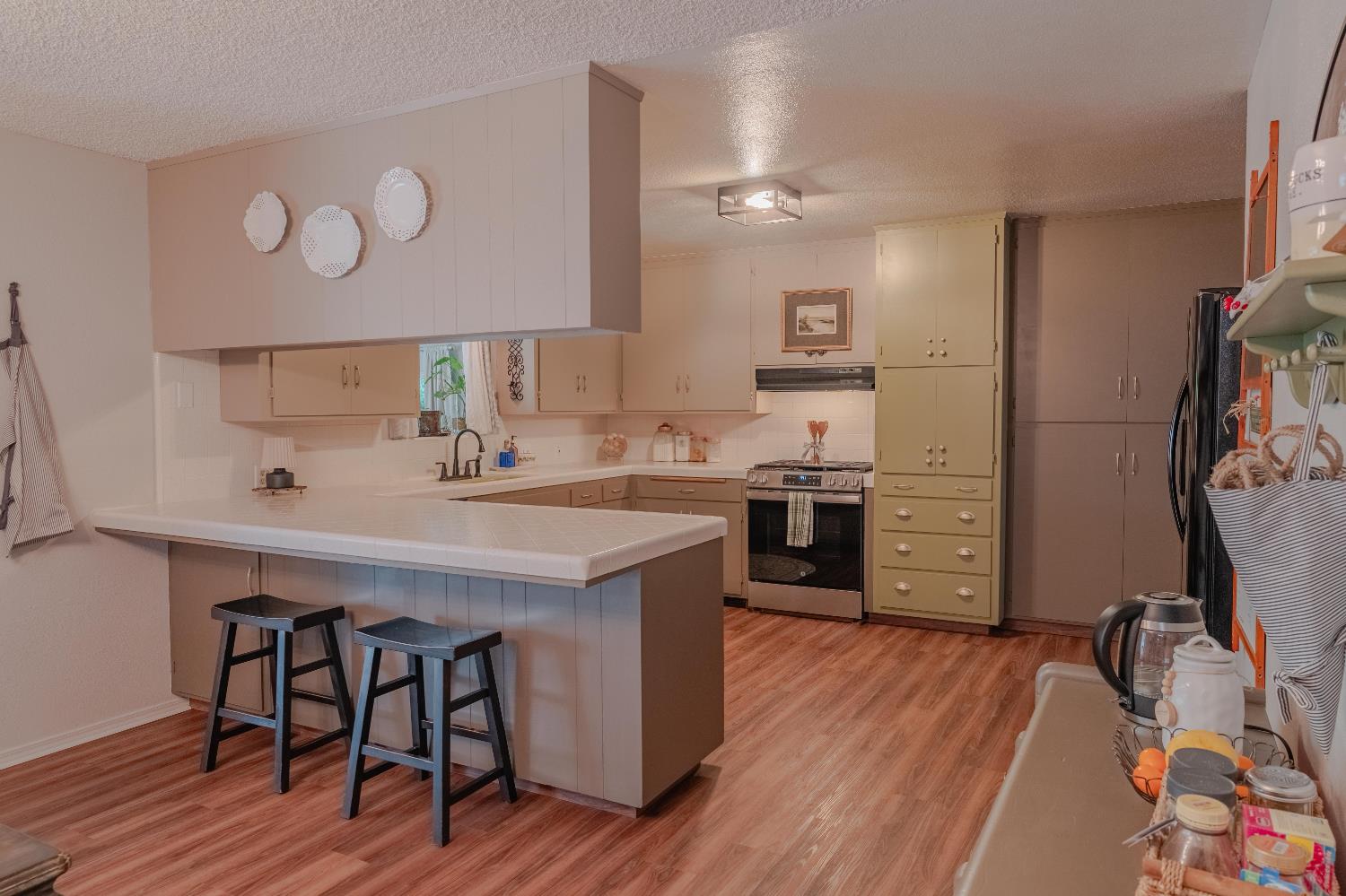 915 S Strathmore Ave #N, Lindsay, CA 93274