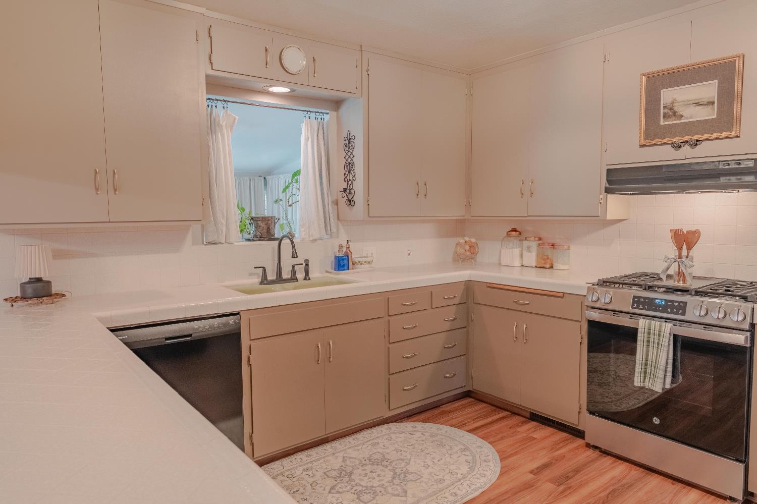 915 S Strathmore Ave #N, Lindsay, CA 93274