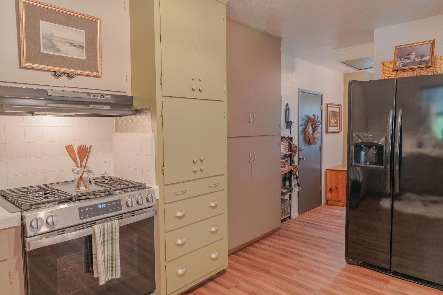 915 S Strathmore Ave #N, Lindsay, CA 93274